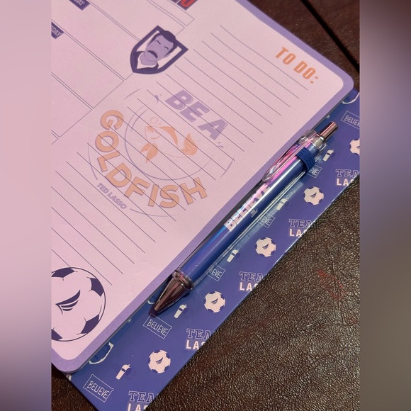 Warner Bros. Ted Lasso Paper List Pad and Pen Set - Picture 4 of 4